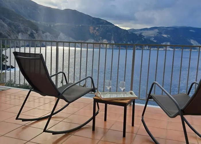 Luxury Seafront Villas, Kefalonia, 100m & Center, 4 Stars Services, Parking - Near Myrtos - Fiskardo אסוס