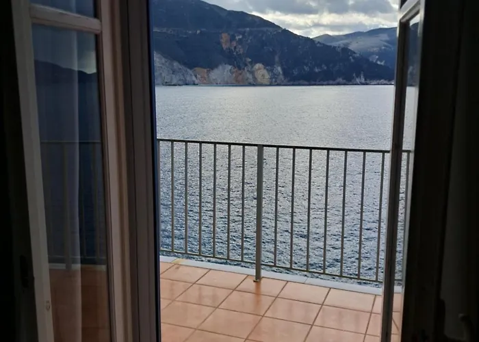Luxury Seafront Villas, Kefalonia, 100m & Center, 4 Stars Services, Parking - Near Myrtos - Fiskardo וילה אסוס