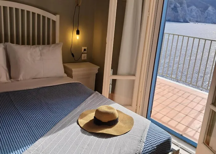 Luxury Seafront Villas, Kefalonia, 100m & Center, 4 Stars Services, Parking - Near Myrtos - Fiskardo וילה