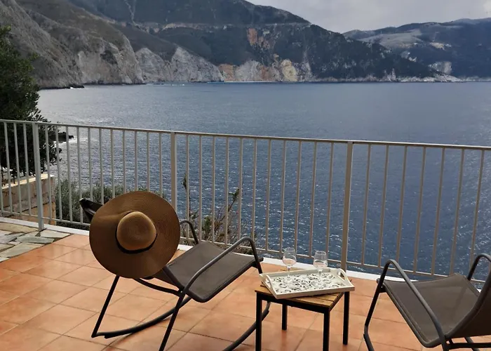 Luxury Seafront Villas, Kefalonia, 100m & Center, 4 Stars Services, Parking - Near Myrtos - Fiskardo וילה