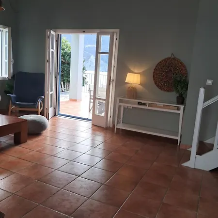 Luxury Seafront Villas, Kefalonia, 100m & Center, 4 Stars Services, Parking - Near Myrtos - Fiskardo *