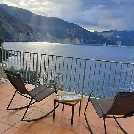 Luxury Seafront Villas, Kefalonia, 100m Beach&center, 4 Stars Services, Parking - Near Myrtos - Fiskardo