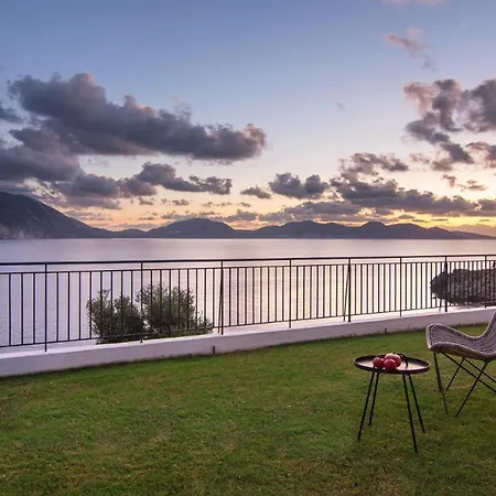 Luxury Seafront Villas, Kefalonia, 100m & Center, 4 Stars Services, Parking - Near Myrtos - Fiskardo Vila