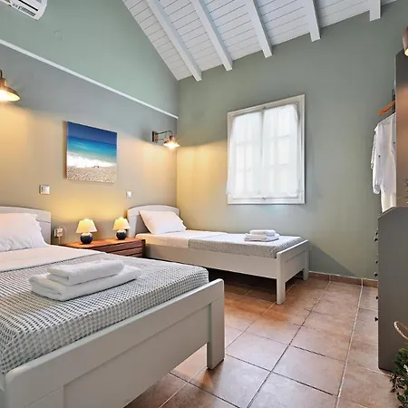 Luxury Seafront Villas, Kefalonia, 100m Beach&center, 4 Stars Services, Parking - Near Myrtos - Fiskardo *