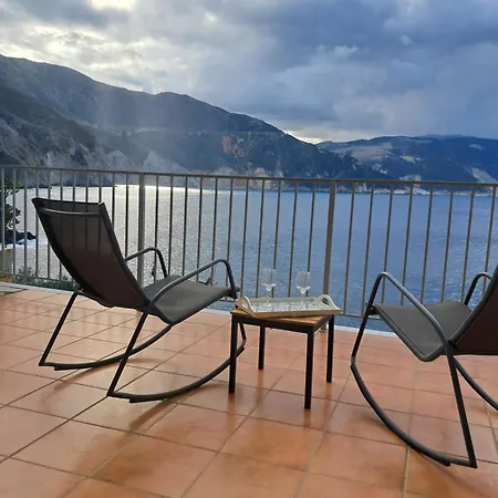 Luxury Seafront Villas, Kefalonia, 100m & Center, 4 Stars Services, Parking - Near Myrtos - Fiskardo אסוס