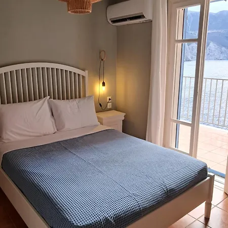 וילה Luxury Seafront Villas, Kefalonia, 100m & Center, 4 Stars Services, Parking - Near Myrtos - Fiskardo אסוס