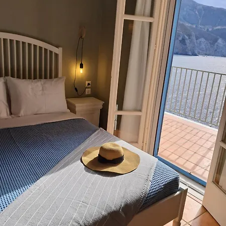 Luxury Seafront Villas, Kefalonia, 100m & Center, 4 Stars Services, Parking - Near Myrtos - Fiskardo וילה
