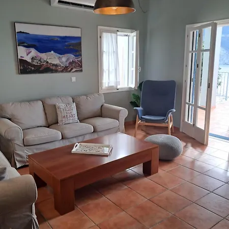 Luxury Seafront Villas, Kefalonia, 100m & Center, 4 Stars Services, Parking - Near Myrtos - Fiskardo וילה