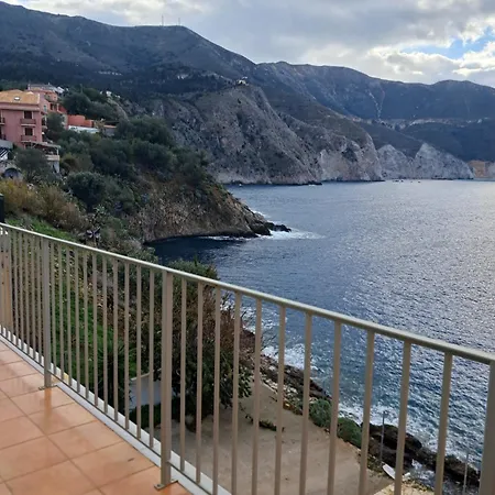 Luxury Seafront Villas, Kefalonia, 100m & Center, 4 Stars Services, Parking - Near Myrtos - Fiskardo וילה