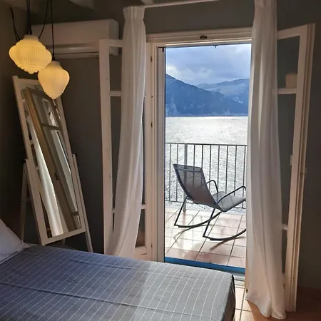 Luxury Seafront Villas, Kefalonia, 100m & Center, 4 Stars Services, Parking - Near Myrtos - Fiskardo וילה