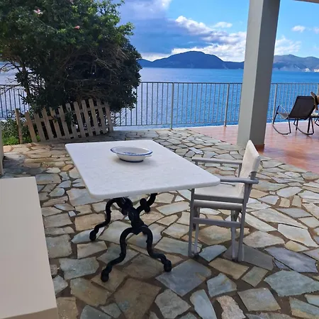 Luxury Seafront Villas, Kefalonia, 100m & Center, 4 Stars Services, Parking - Near Myrtos - Fiskardo וילה אסוס