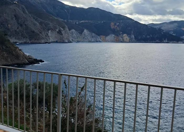 Villa Luxury Seafront Villas, Kefalonia, 100m & Center, 4 Stars Services, Parking - Near Myrtos - Fiskardo *