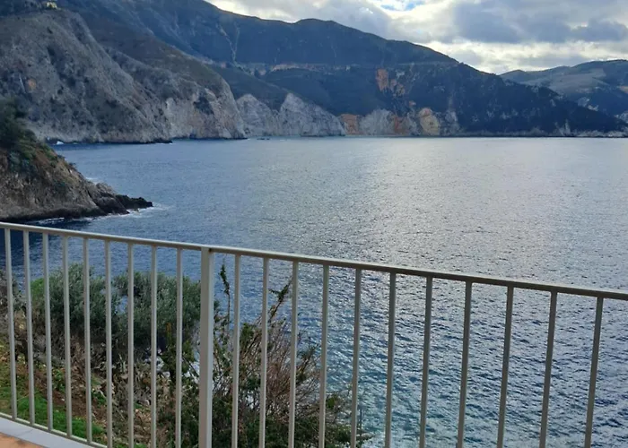 Luxury Seafront Villas, Kefalonia, 100m & Center, 4 Stars Services, Parking - Near Myrtos - Fiskardo Villa